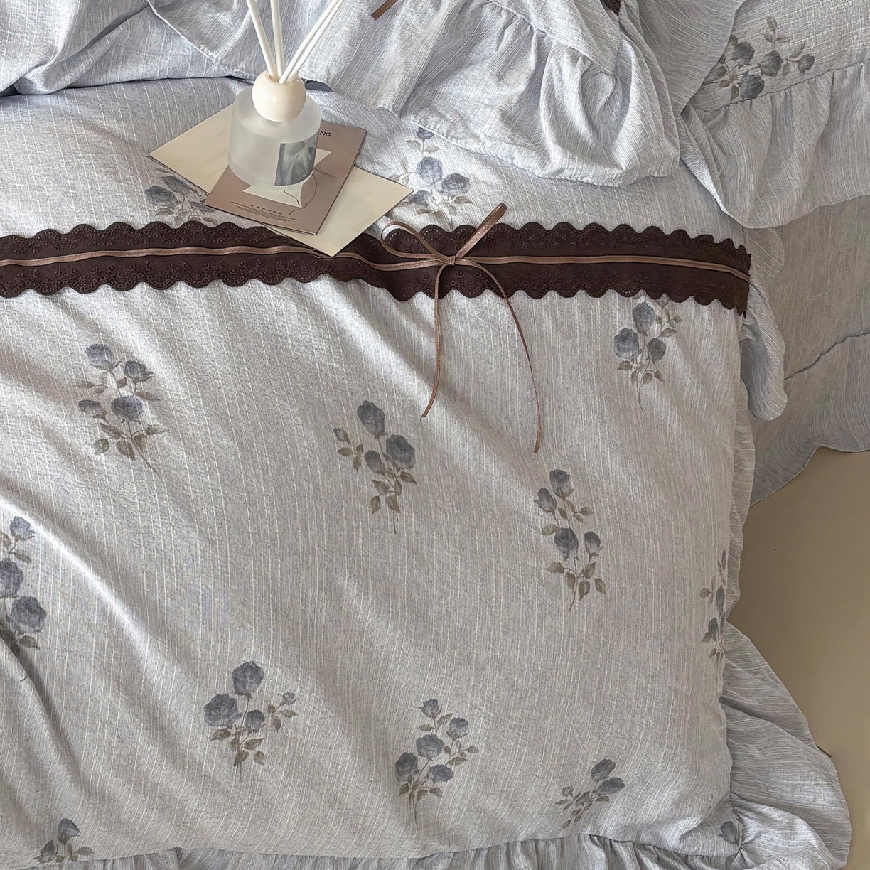 91家纺网 家纺一手货源 找家纺 迷尚家居 2026新款提花色织麻花边四件套 可可蓝