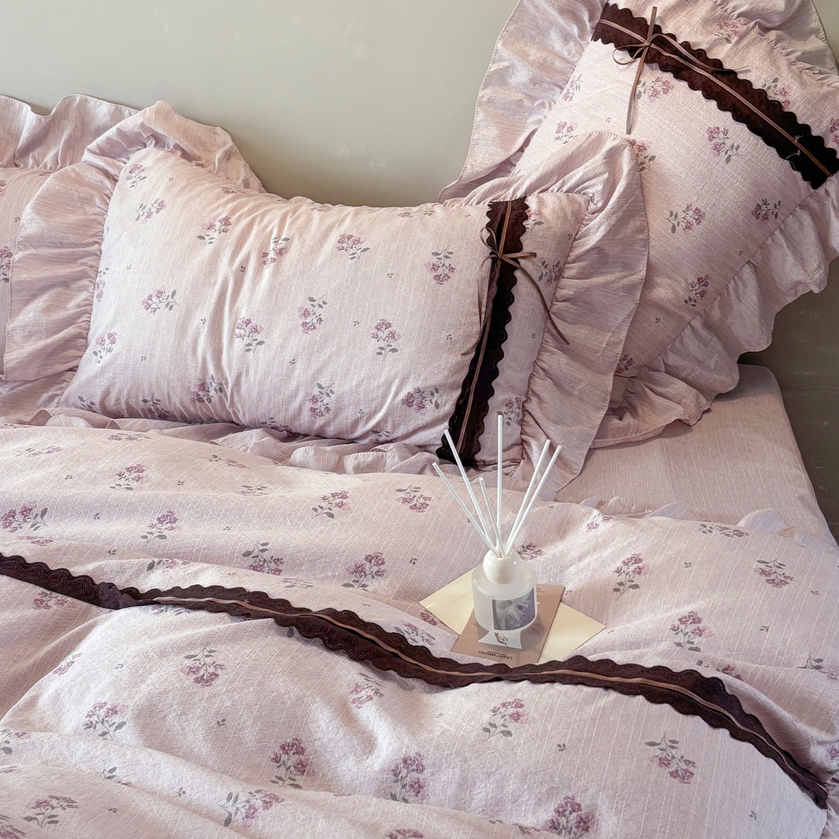 91家纺网 家纺一手货源 找家纺 迷尚家居 2026新款提花色织麻花边四件套 云溪粉