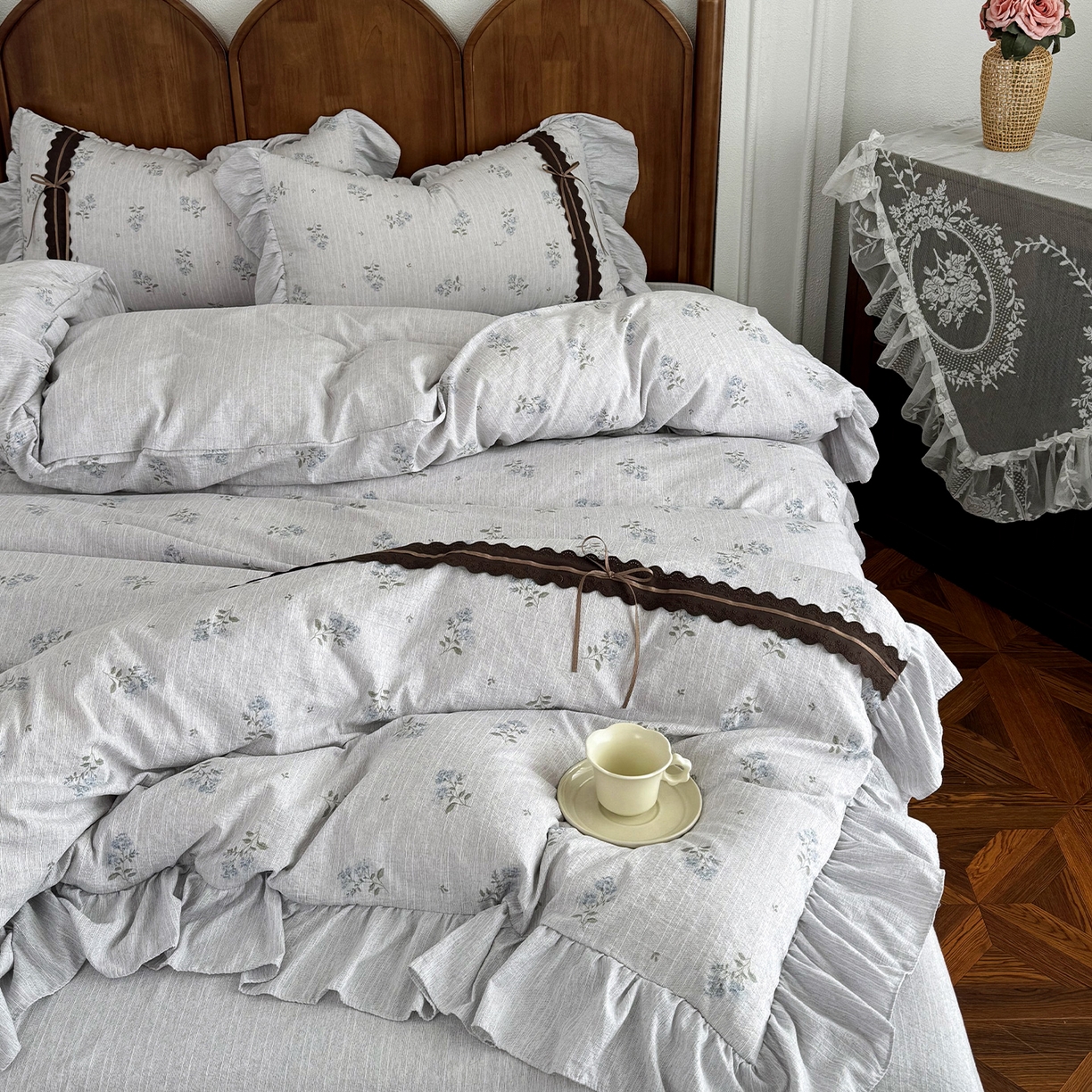 91家纺网 家纺一手货源 找家纺 迷尚家居 2026新款提花色织麻花边四件套 云溪蓝