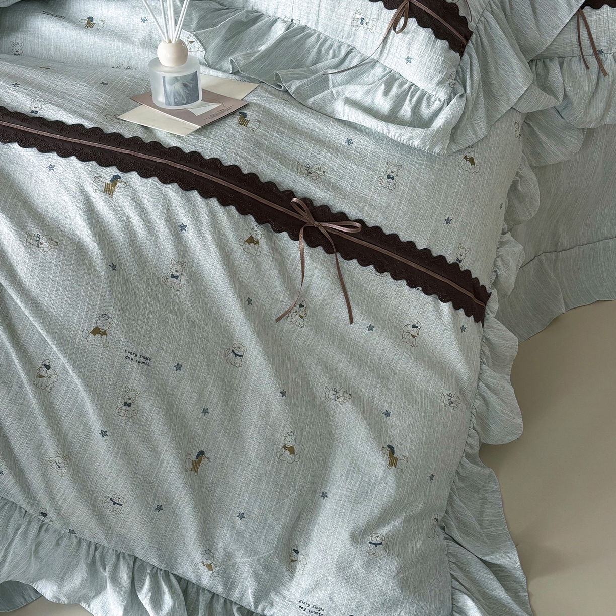 91家纺网 家纺一手货源 找家纺 迷尚家居 2026新款提花色织麻花边四件套 星星狗绿