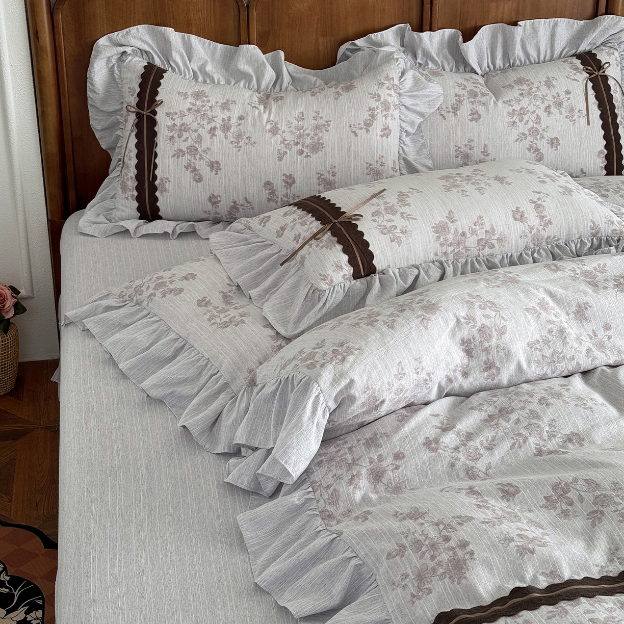 91家纺网 家纺一手货源 找家纺 迷尚家居 2026新款提花色织麻花边四件套 素锦豆沙