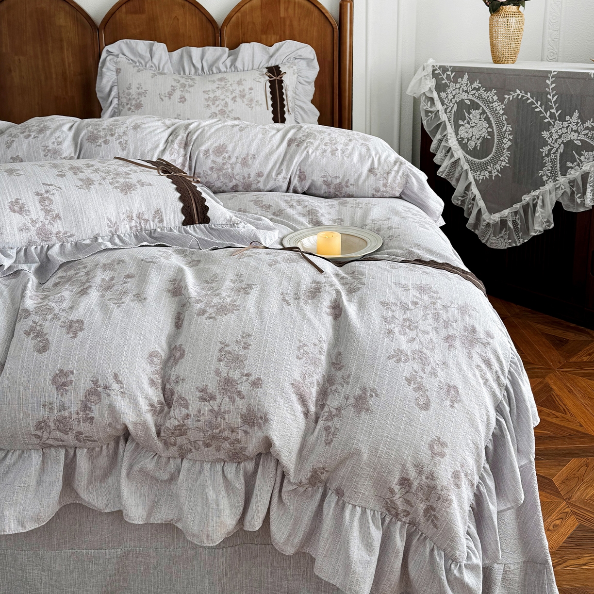 91家纺网 家纺一手货源 找家纺 迷尚家居 2026新款提花色织麻花边四件套 素锦豆沙