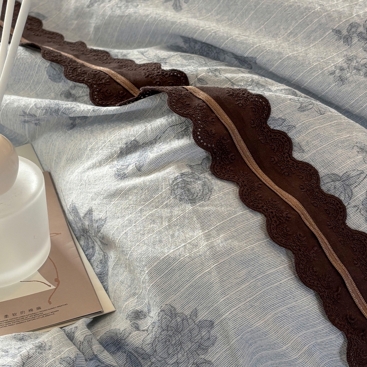 91家纺网 家纺一手货源 找家纺 迷尚家居 2026新款提花色织麻花边四件套 素锦蓝