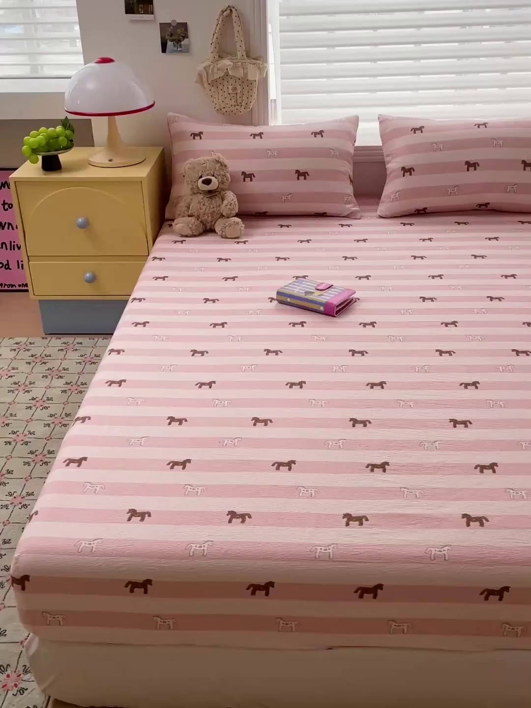 91家纺网 家纺一手货源 找家纺 立森 2026春夏新款云感皱皱纱泡芙纱床笠单枕套系列-床拍图 宝莉粉