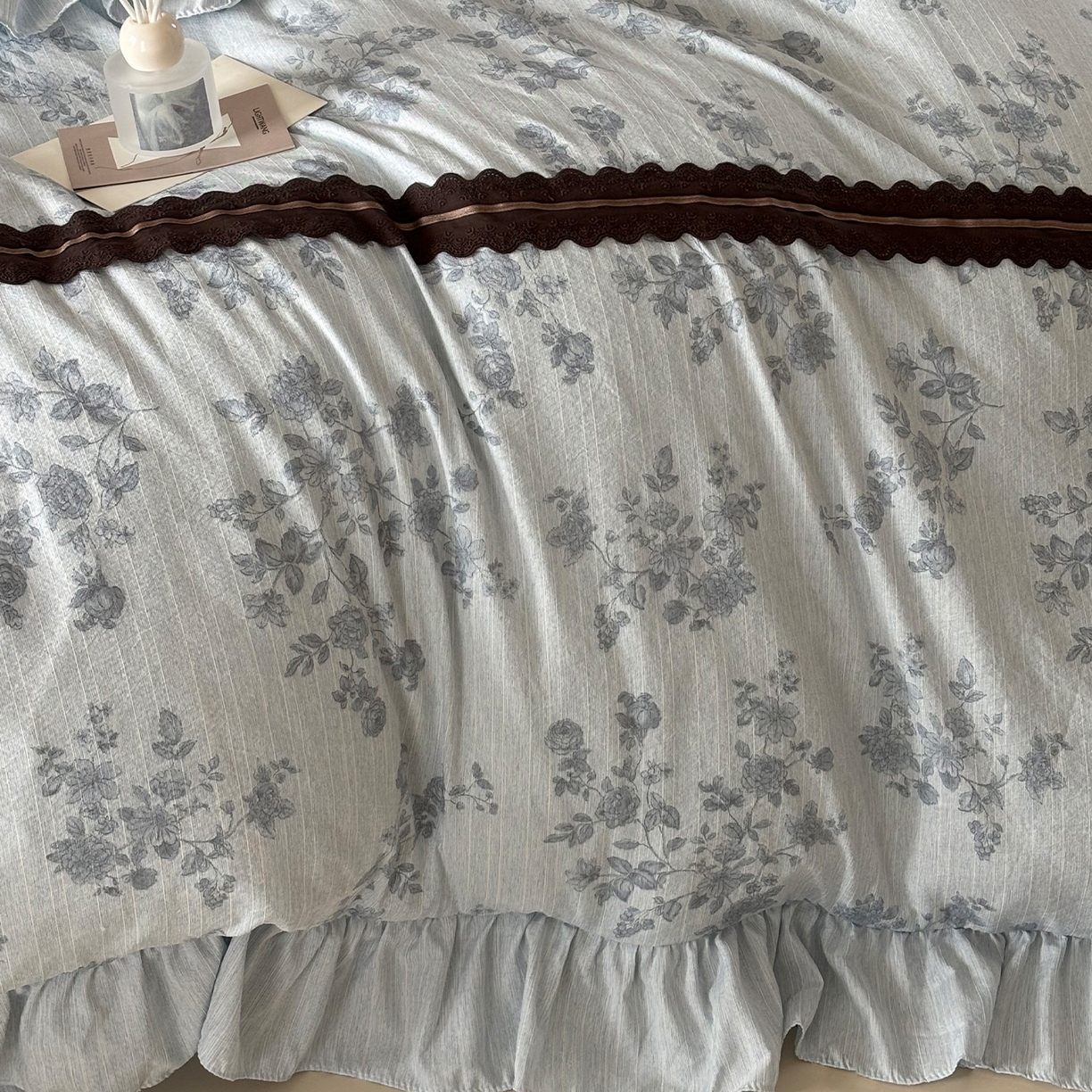 91家纺网 家纺一手货源 找家纺 迷尚家居 2026新款提花色织麻花边四件套 素锦蓝