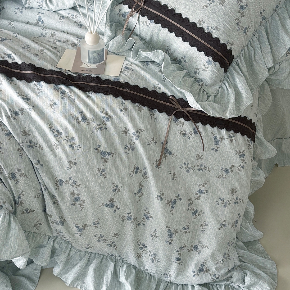 91家纺网 家纺一手货源 找家纺 迷尚家居 2026新款提花色织麻花边四件套 小兰花绿