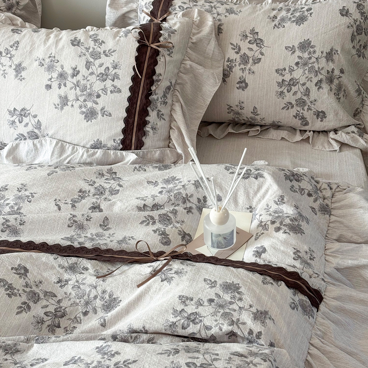 91家纺网 家纺一手货源 找家纺 迷尚家居 2026新款提花色织麻花边四件套 素锦灰