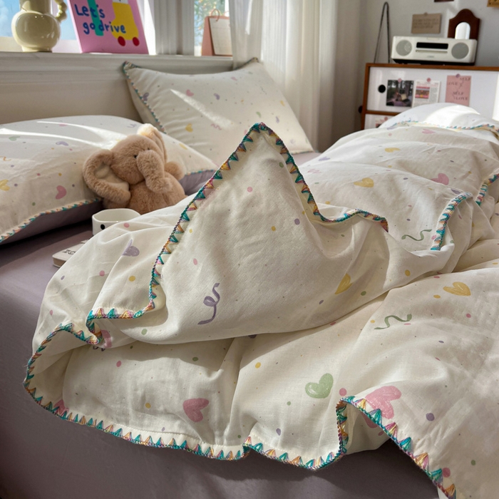 91家纺网 家纺一手货源 找家纺 忆生活家纺 2026新款A类全棉有氧双层纱贝壳边三角针四件套 多巴胺