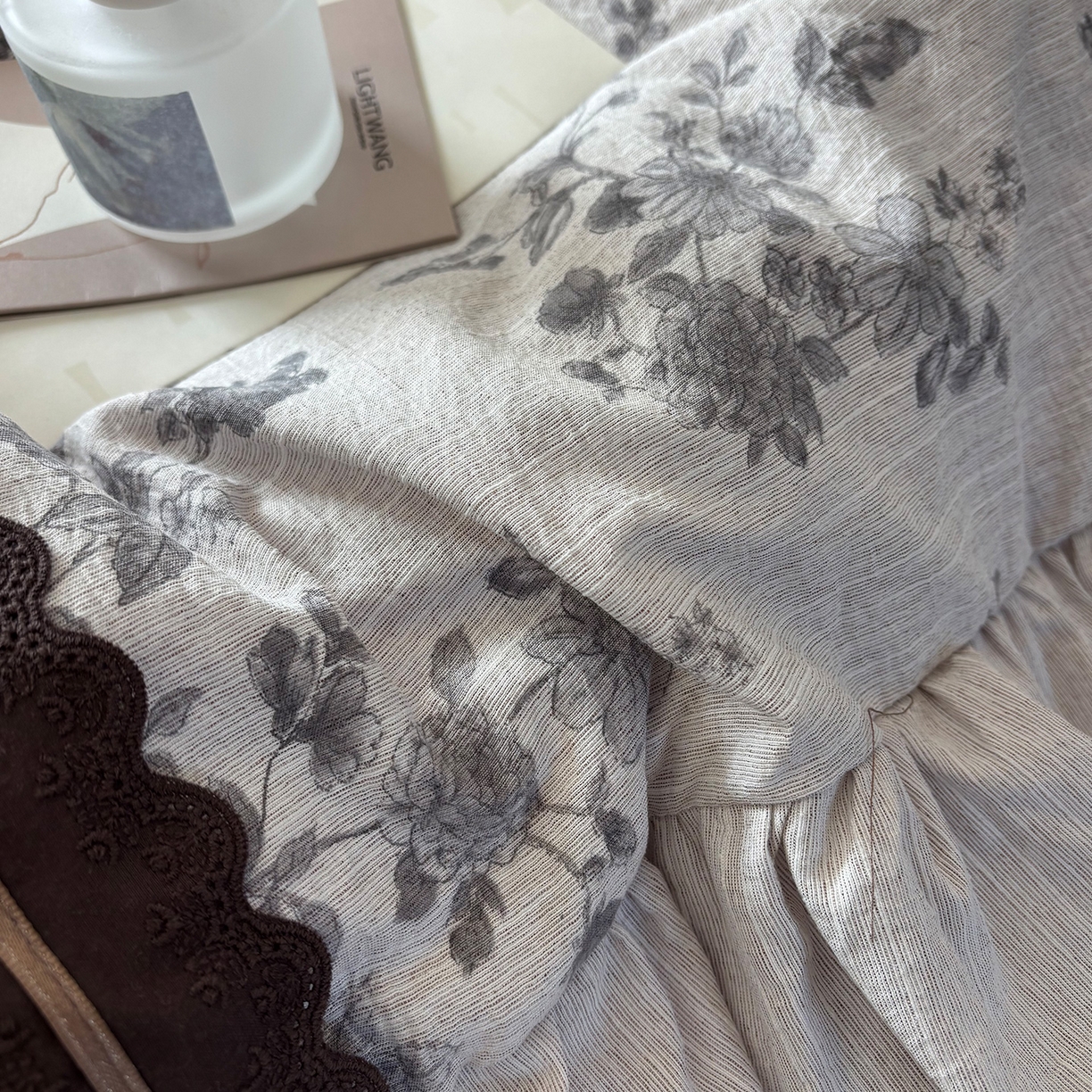 91家纺网 家纺一手货源 找家纺 迷尚家居 2026新款提花色织麻花边四件套 素锦灰