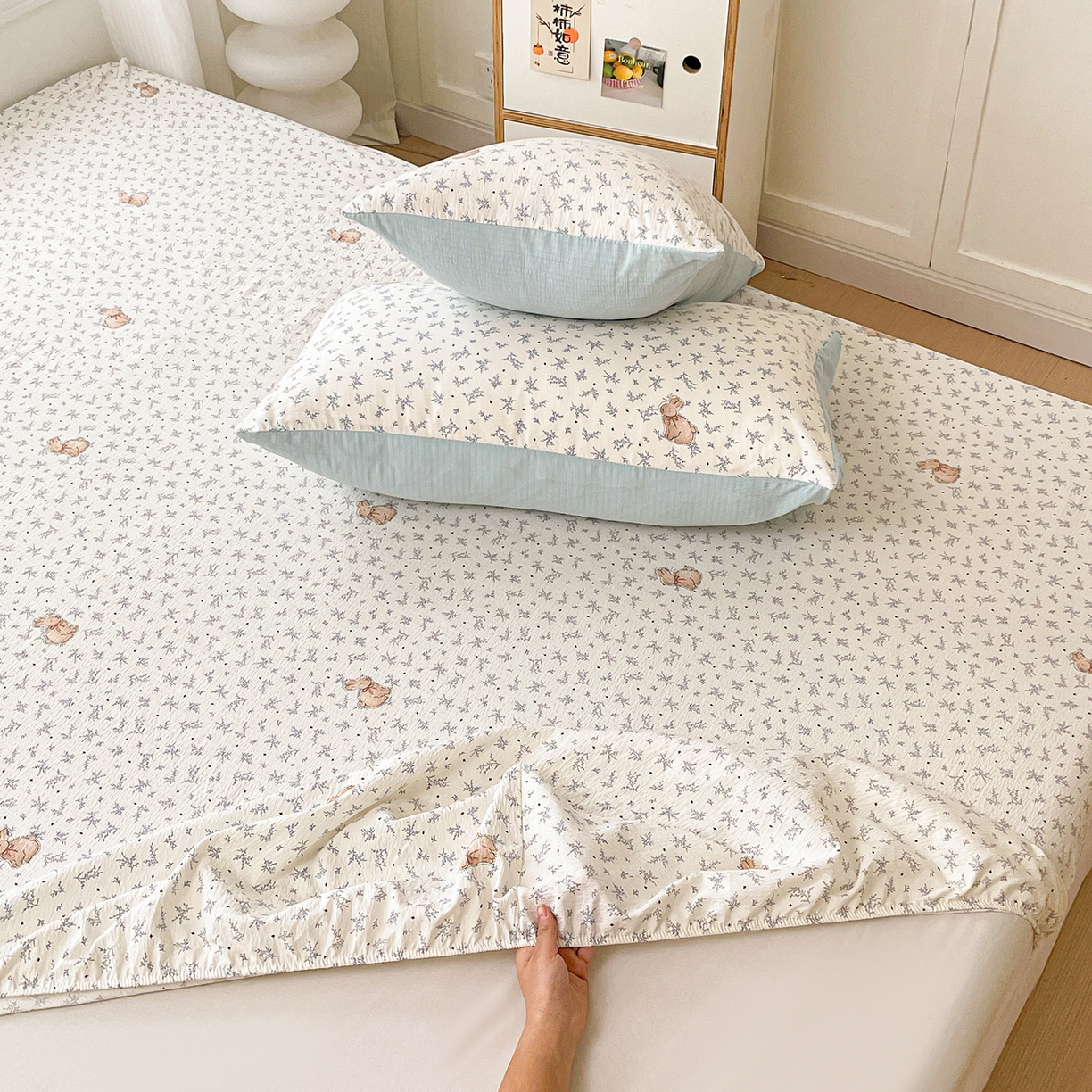 91家纺网 家纺一手货源 找家纺 立森 2026春夏新款云感皱皱纱泡芙纱床笠单枕套系列-床拍图 丛林兔