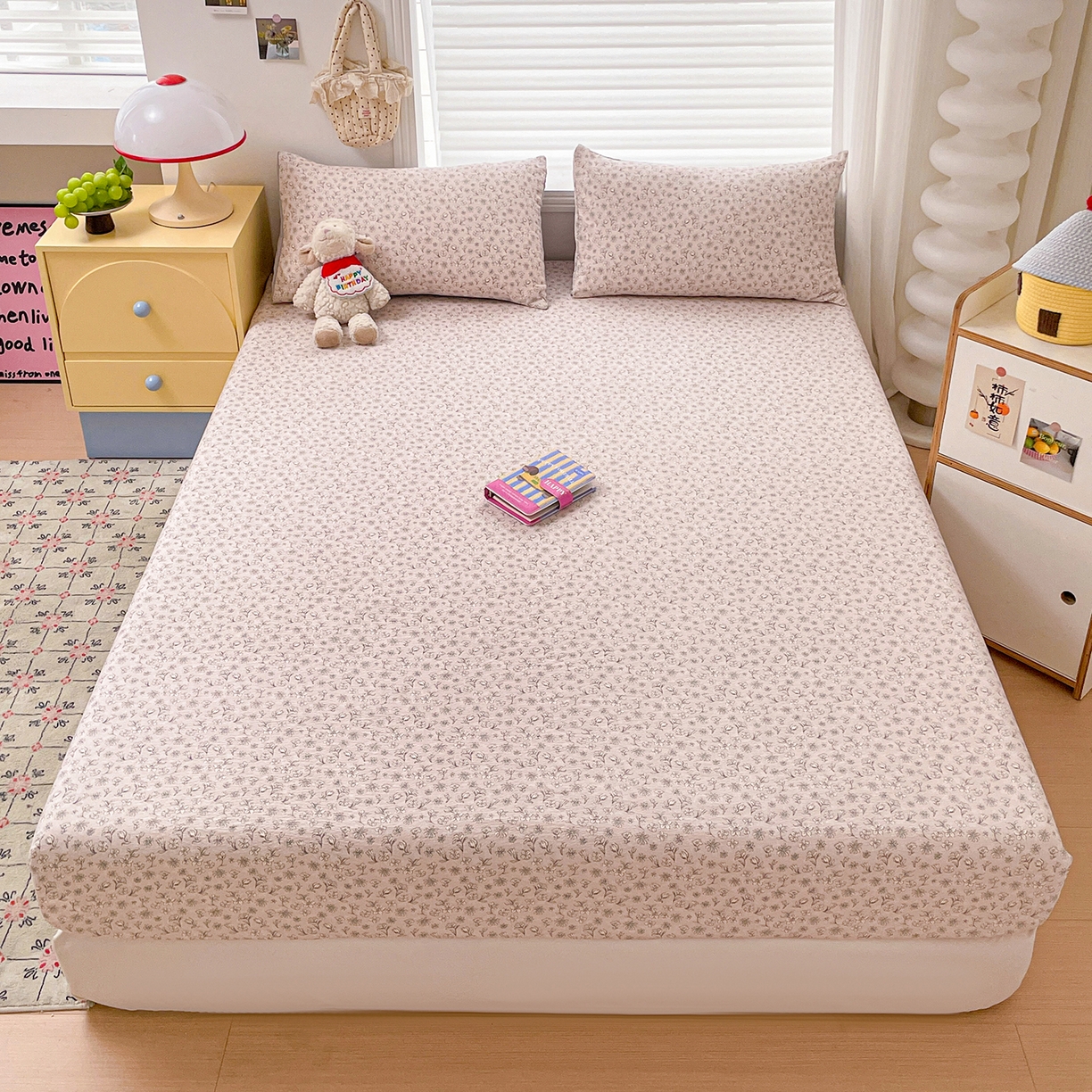 91家纺网 家纺一手货源 找家纺 立森 2026春夏新款云感皱皱纱泡芙纱床笠单枕套系列-床拍图 花畔里