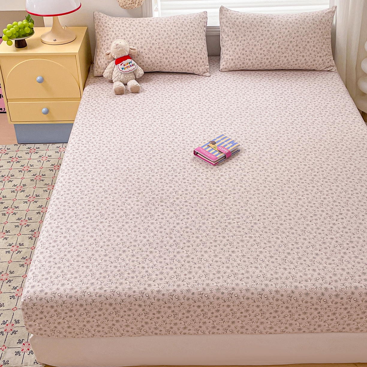 91家纺网 家纺一手货源 找家纺 立森 2026春夏新款云感皱皱纱泡芙纱床笠单枕套系列-床拍图 花畔里