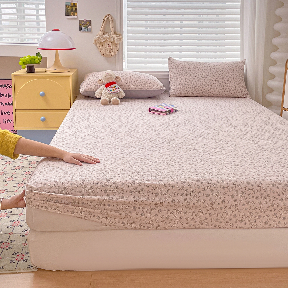 91家纺网 家纺一手货源 找家纺 立森 2026春夏新款云感皱皱纱泡芙纱床笠单枕套系列-床拍图 花畔里