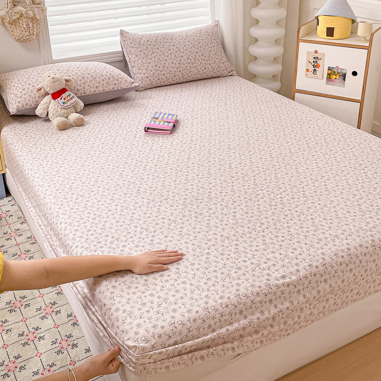 91家纺网 家纺一手货源 找家纺 立森 2026春夏新款云感皱皱纱泡芙纱床笠单枕套系列-床拍图 花畔里