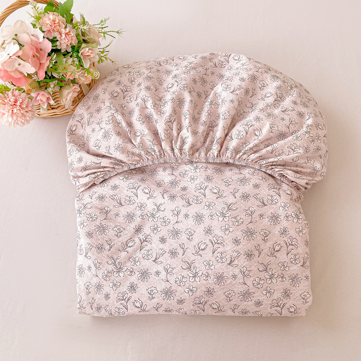 91家纺网 家纺一手货源 找家纺 立森 2026春夏新款云感皱皱纱泡芙纱床笠单枕套系列-床拍图 花畔里