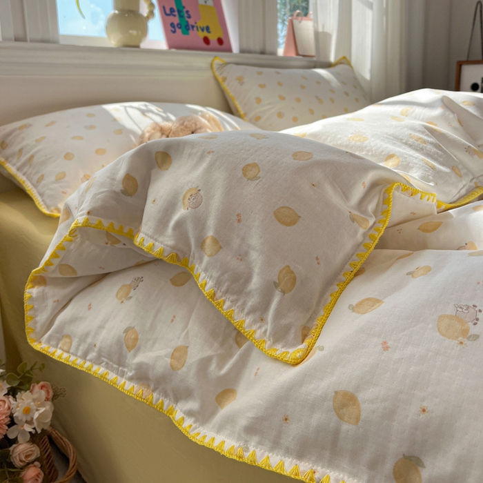 91家纺网 家纺一手货源 找家纺 忆生活家纺 2026新款A类全棉有氧双层纱贝壳边三角针四件套 檬檬羊