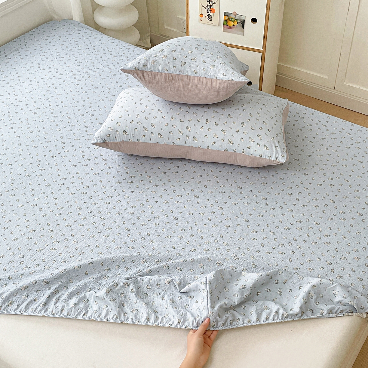 91家纺网 家纺一手货源 找家纺 立森 2026春夏新款云感皱皱纱泡芙纱床笠单枕套系列-床拍图 森澜