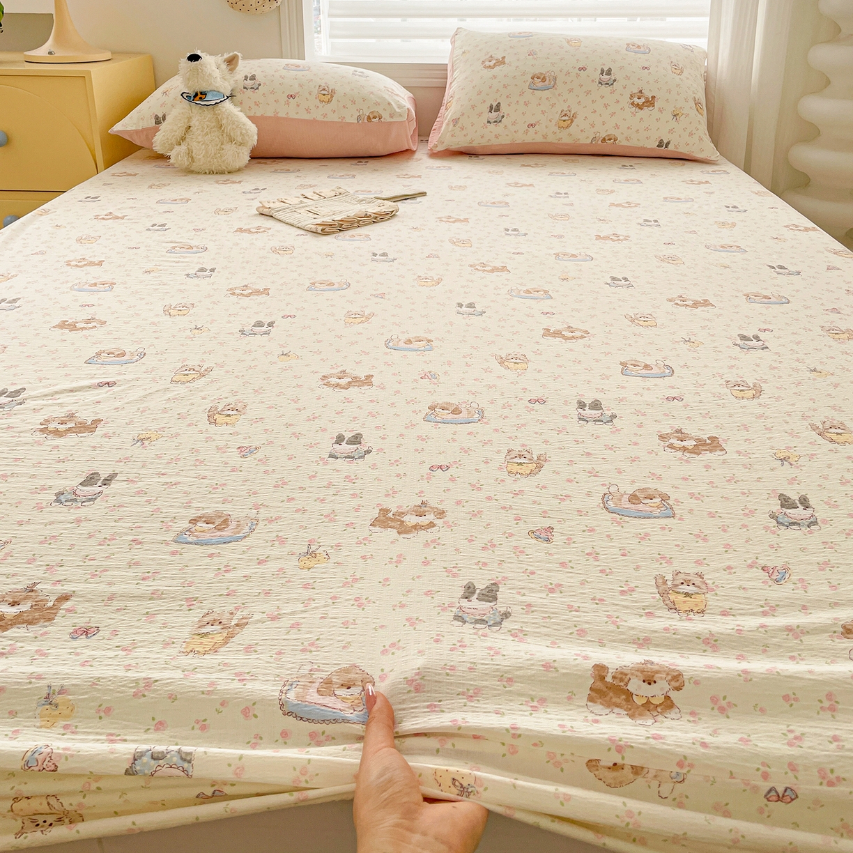 91家纺网 家纺一手货源 找家纺 立森 2026春夏新款云感皱皱纱泡芙纱床笠单枕套系列-床拍图 碎花萌宠