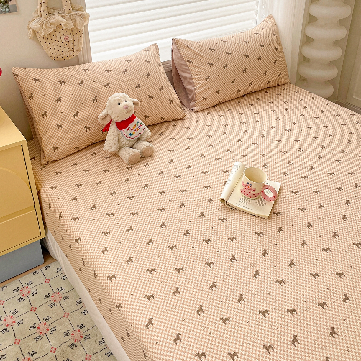 91家纺网 家纺一手货源 找家纺 立森 2026春夏新款云感皱皱纱泡芙纱床笠单枕套系列-床拍图 小马咖