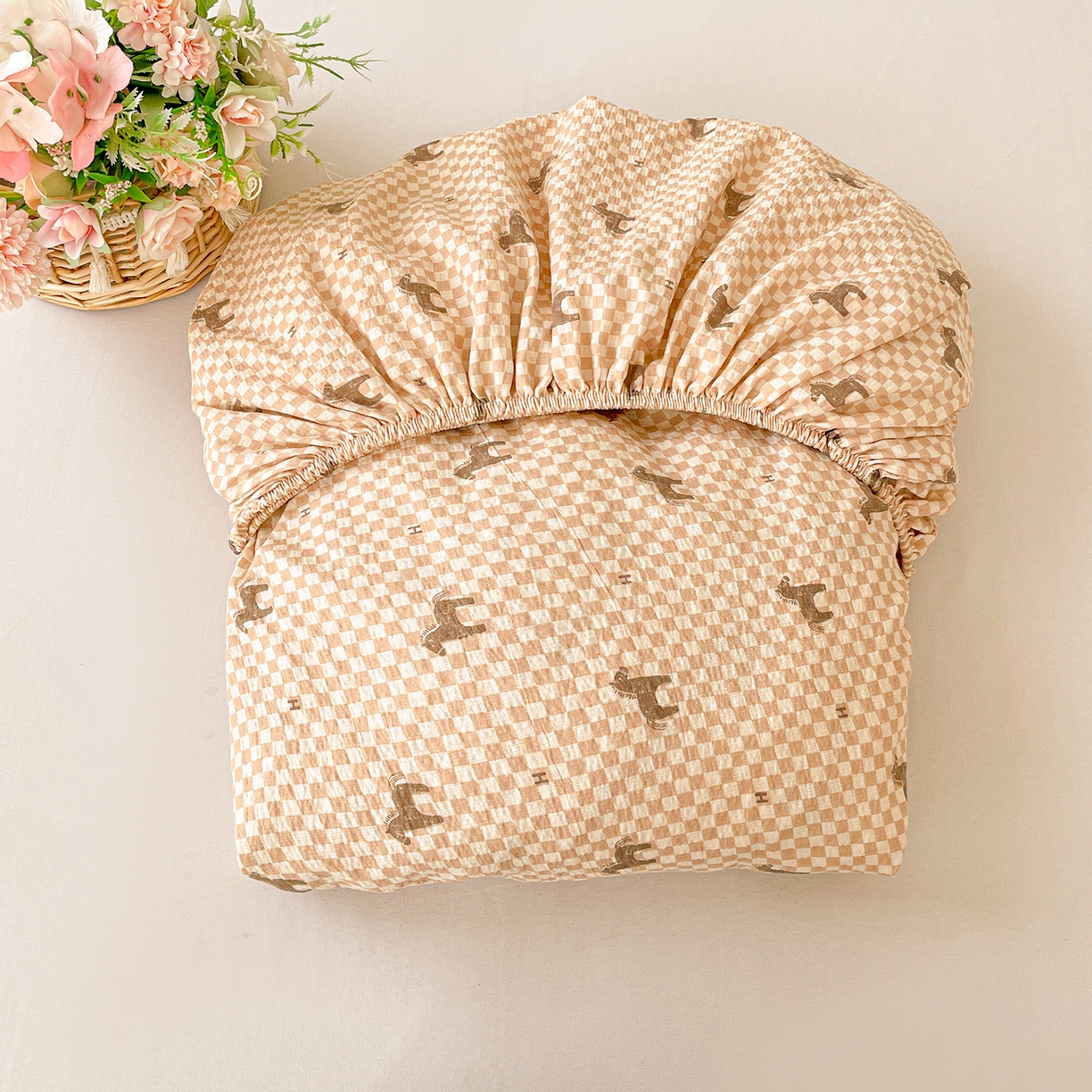 91家纺网 家纺一手货源 找家纺 立森 2026春夏新款云感皱皱纱泡芙纱床笠单枕套系列-床拍图 小马咖