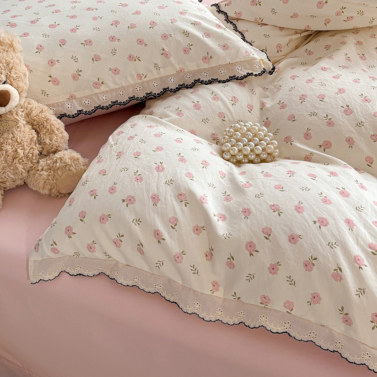91家纺网 家纺一手货源 找家纺 金梦拉家纺 2026春夏新款古法水洗棉花边系列四件套 花边-蜜桃花开