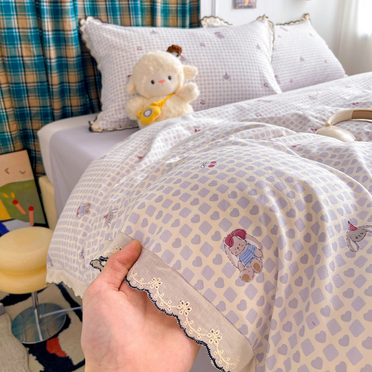 91家纺网 家纺一手货源 找家纺 金梦拉家纺 2026春夏新款古法水洗棉花边系列四件套 花边-玩偶兔