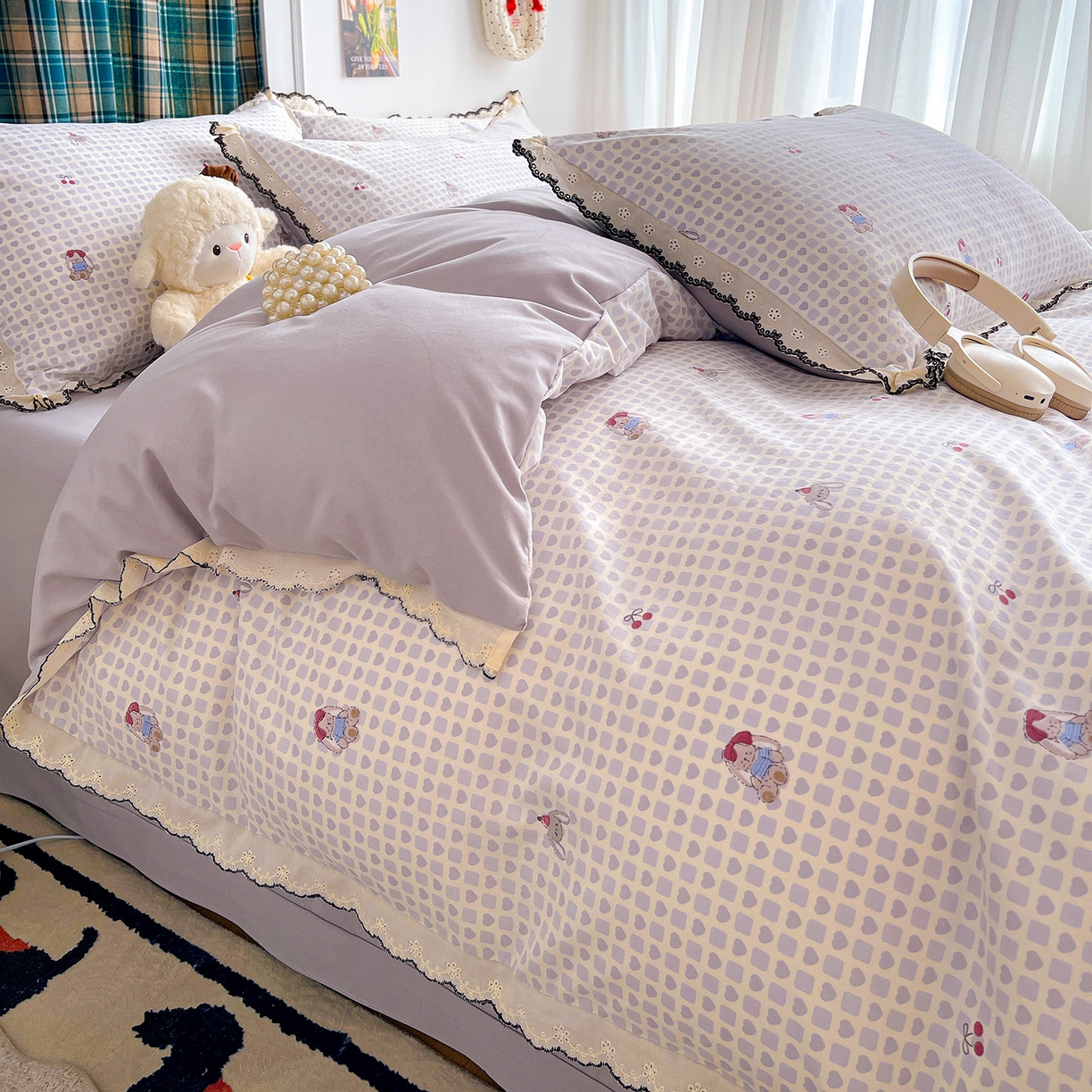 91家纺网 家纺一手货源 找家纺 金梦拉家纺 2026春夏新款古法水洗棉花边系列四件套 花边-玩偶兔