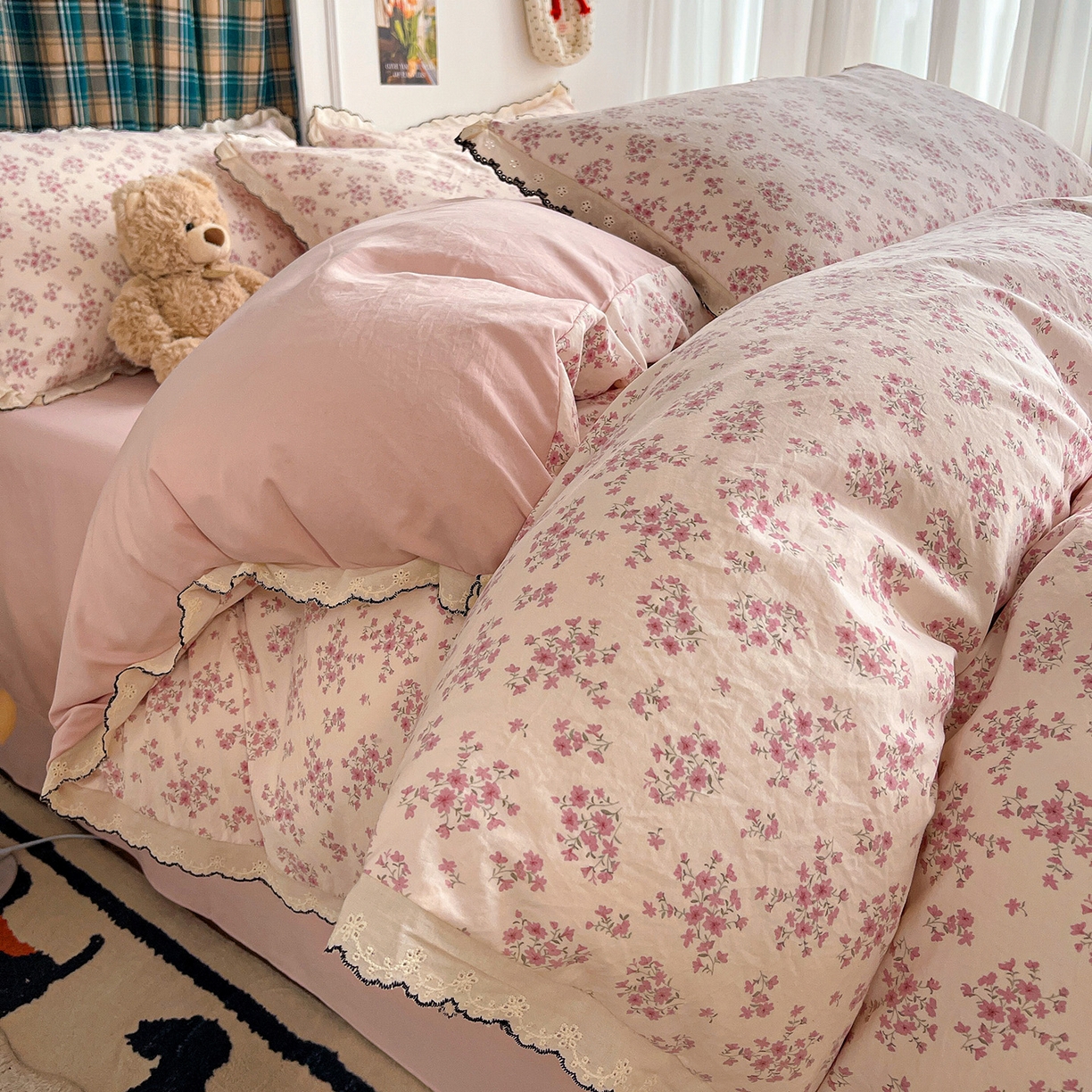 91家纺网 家纺一手货源 找家纺 金梦拉家纺 2026春夏新款古法水洗棉花边系列四件套 花边-桃花朵朵