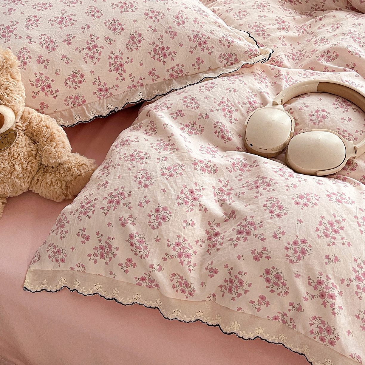 91家纺网 家纺一手货源 找家纺 金梦拉家纺 2026春夏新款古法水洗棉花边系列四件套 花边-桃花朵朵