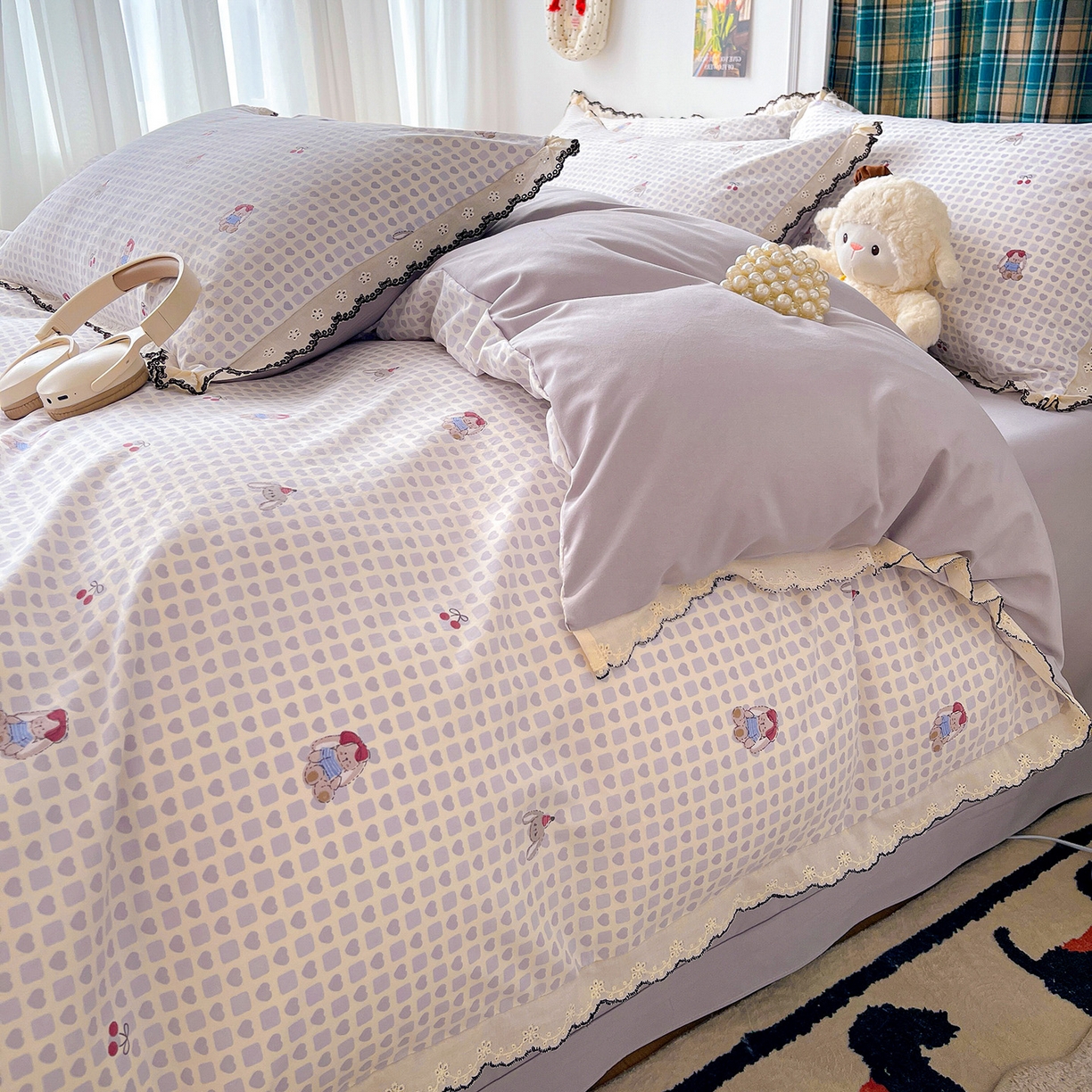 91家纺网 家纺一手货源 找家纺 金梦拉家纺 2026春夏新款古法水洗棉花边系列四件套 花边-玩偶兔