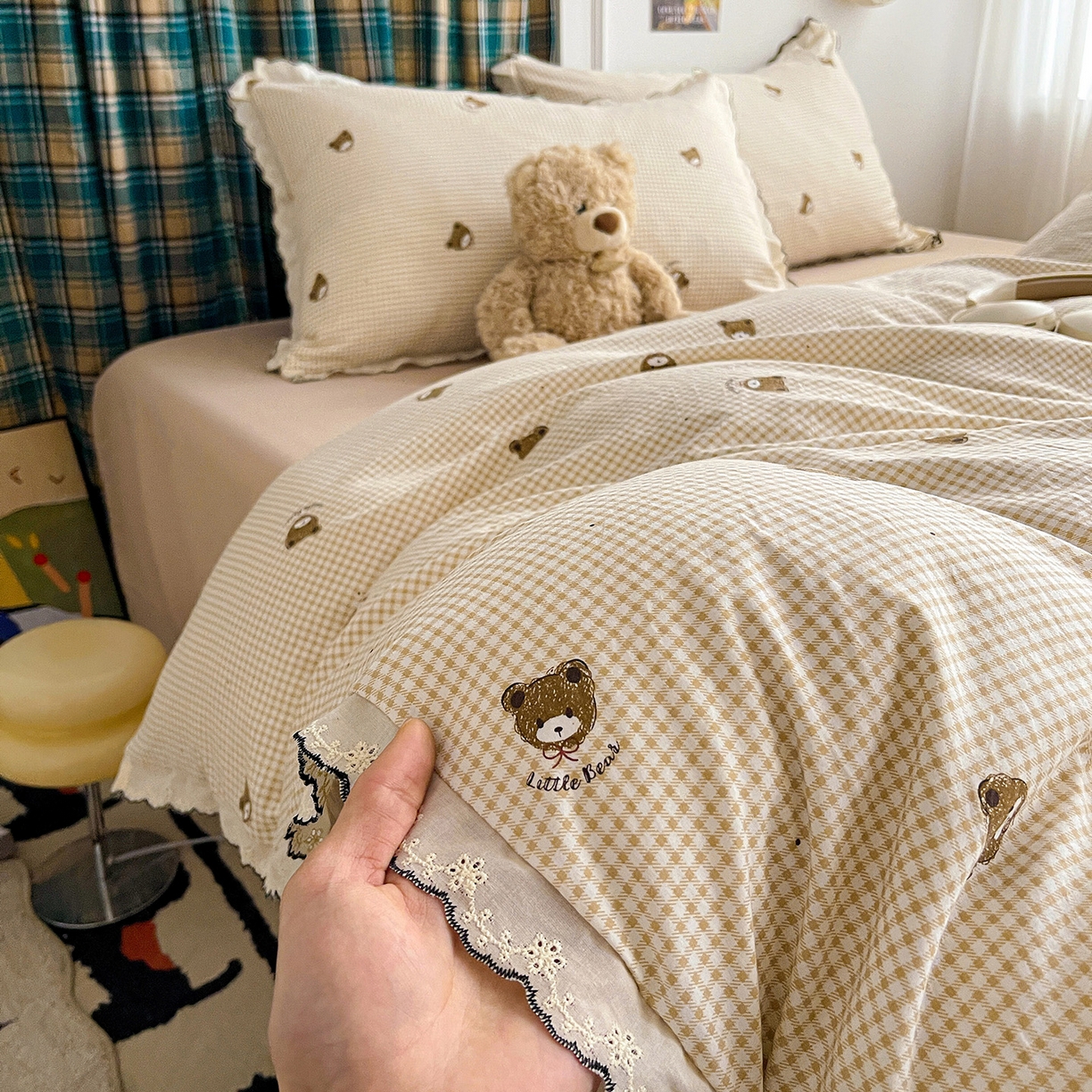 91家纺网 家纺一手货源 找家纺 金梦拉家纺 2026春夏新款古法水洗棉花边系列四件套 花边-可爱小熊