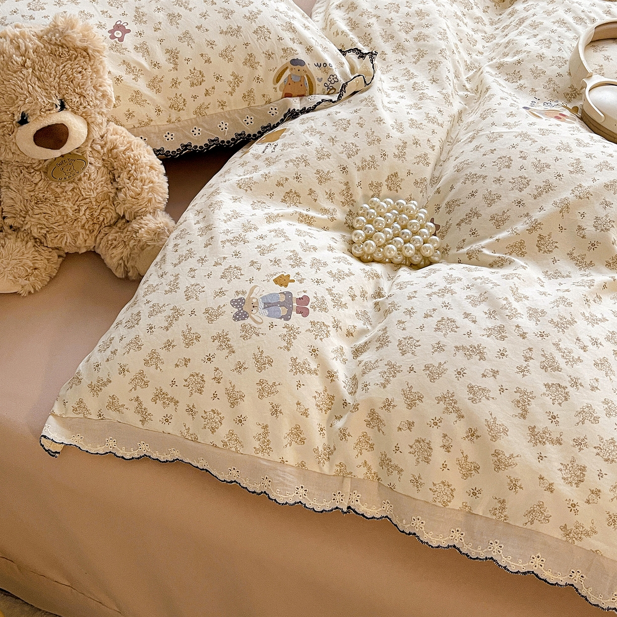 91家纺网 家纺一手货源 找家纺 金梦拉家纺 2026春夏新款古法水洗棉花边系列四件套 花边-咖色兔