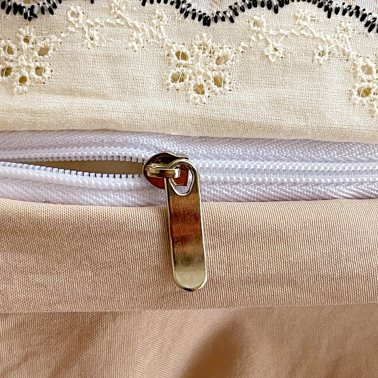 91家纺网 家纺一手货源 找家纺 金梦拉家纺 2026春夏新款古法水洗棉花边系列四件套 花边-可爱小熊