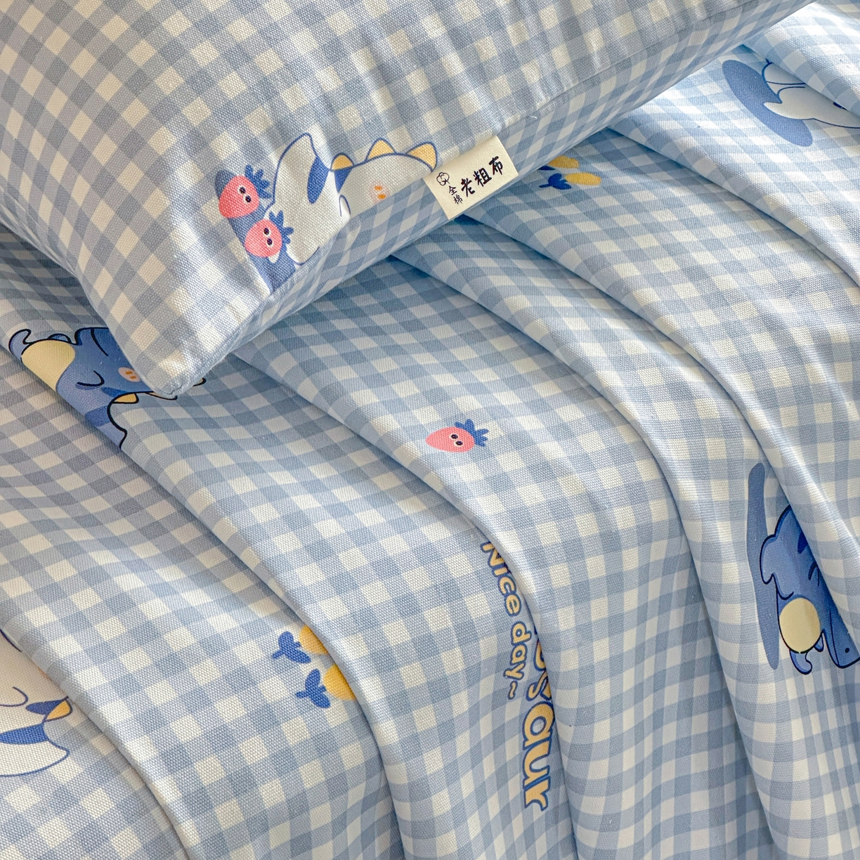 91家纺网 家纺一手货源 找家纺 莱登卡奴 2026新款A类100%全棉纯棉老粗布单床单系列 蓝恐龙