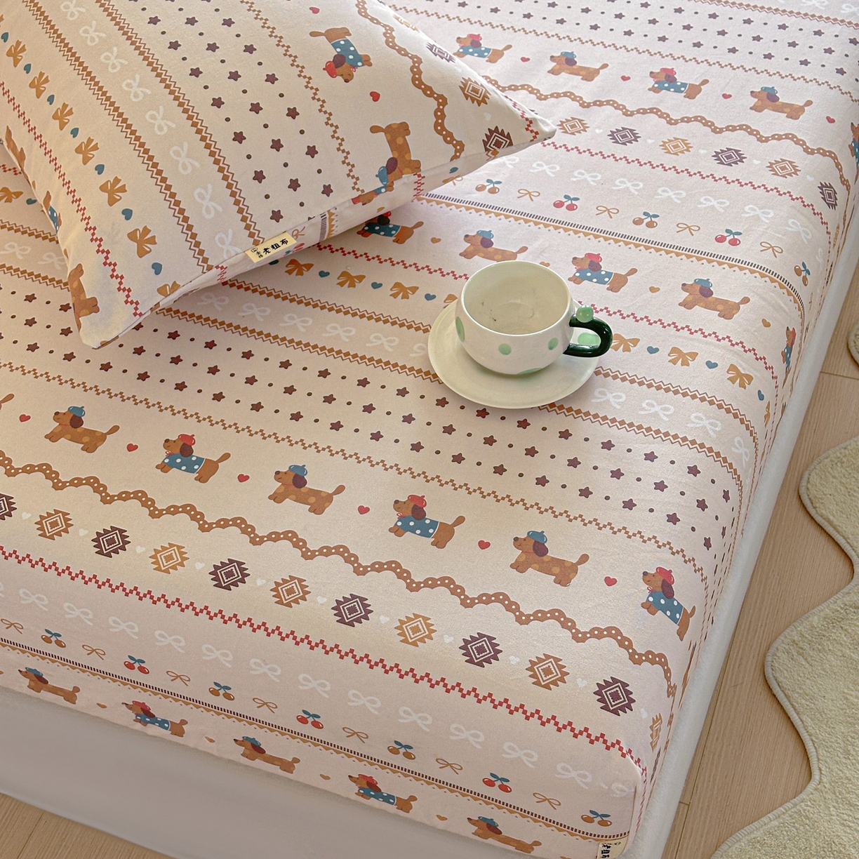 91家纺网 家纺一手货源 找家纺 莱登卡奴 2026新款A类100%全棉纯棉老粗布单床笠系列 旺仔腊肠狗