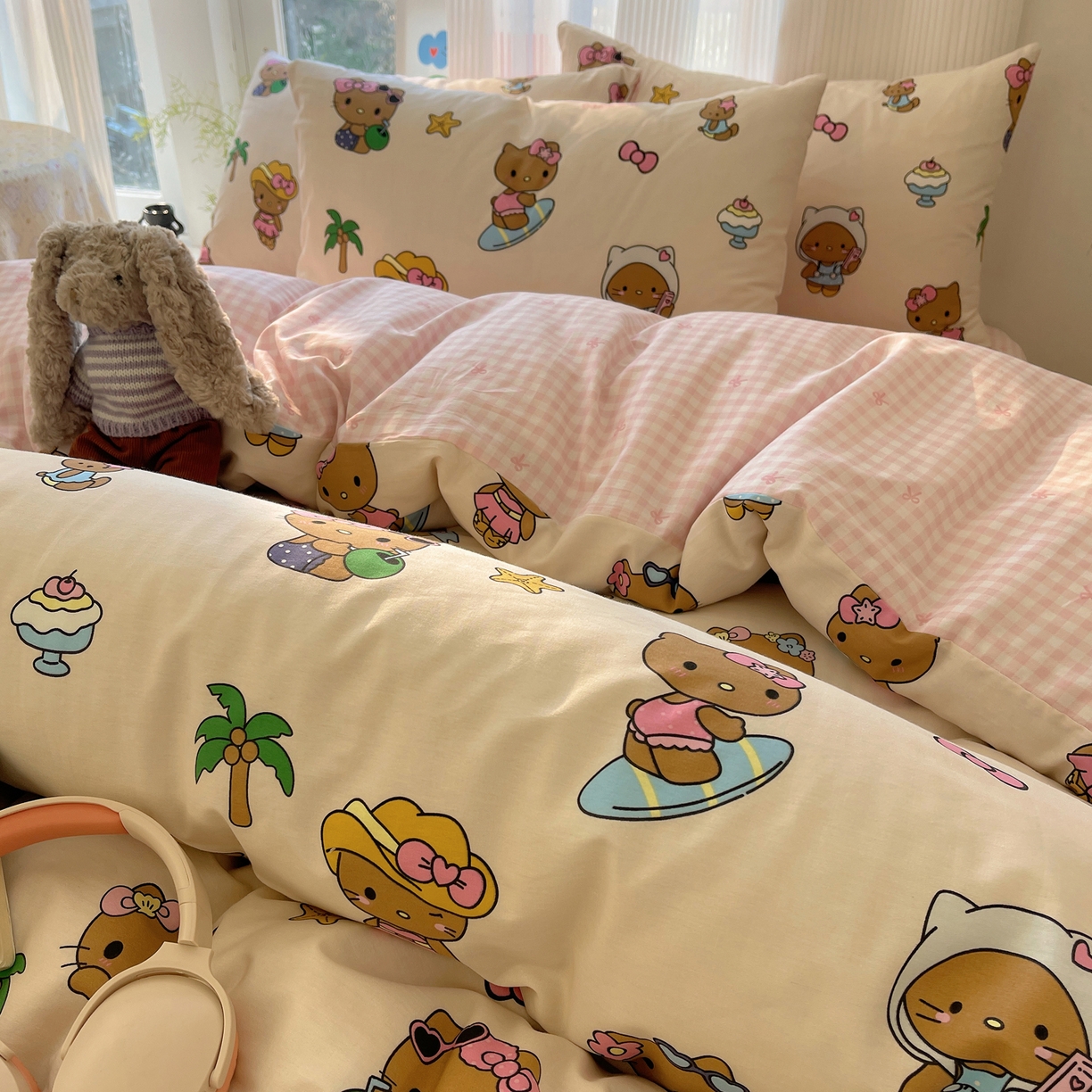 91家纺网 家纺一手货源 找家纺 六巷胡同 2026新款INS减龄可爱风卡通全棉四件套（第二系列） 度假冲浪猫