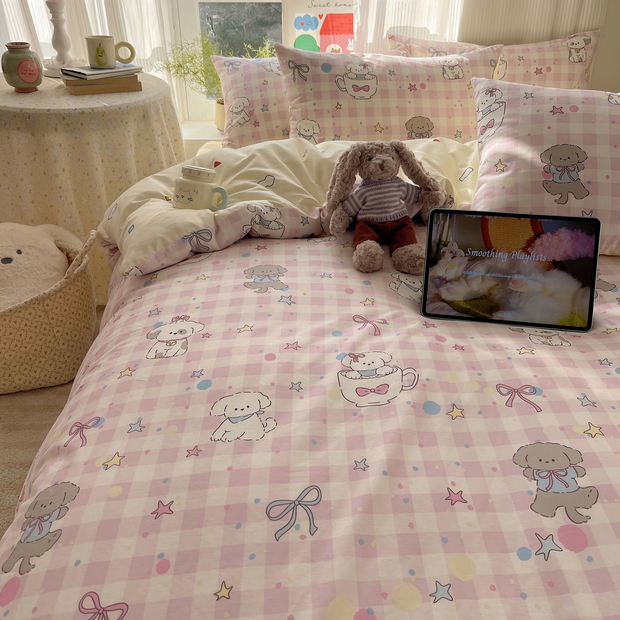 91家纺网 家纺一手货源 找家纺 六巷胡同 2026新款INS减龄可爱风卡通全棉四件套（第二系列） 粉格趣味犬