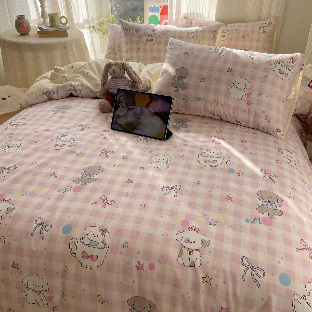 91家纺网 家纺一手货源 找家纺 六巷胡同 2026新款INS减龄可爱风卡通全棉四件套（第二系列） 粉格趣味犬