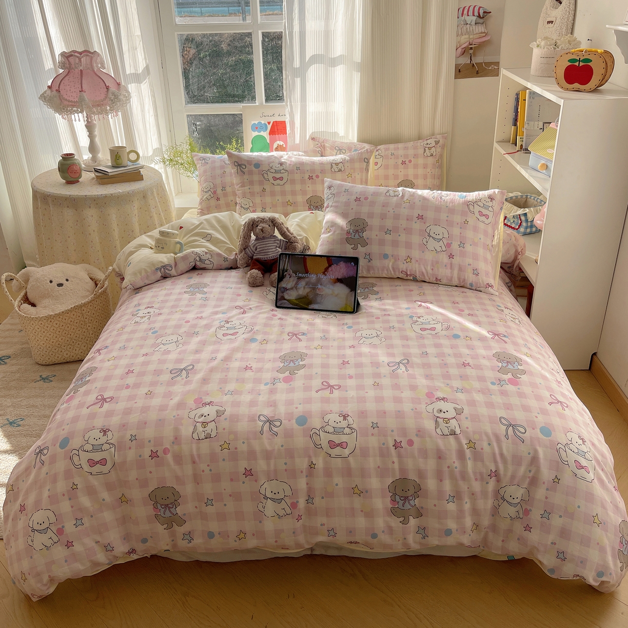 91家纺网 家纺一手货源 找家纺 六巷胡同 2026新款INS减龄可爱风卡通全棉四件套（第二系列） 粉格趣味犬