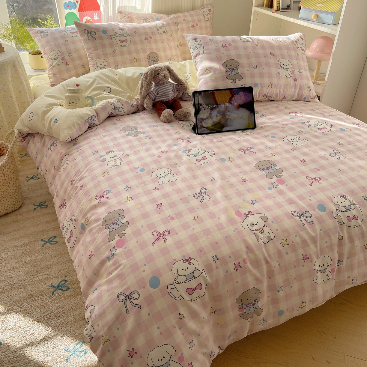 91家纺网 家纺一手货源 找家纺 六巷胡同 2026新款INS减龄可爱风卡通全棉四件套（第二系列） 粉格趣味犬