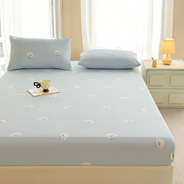 91家纺网 家纺一手货源 找家纺 贝扬思家纺 2026新款高克重泡芙纱印花款单床笠床笠单件-浅糯 CL浅糯-蓝领结狗