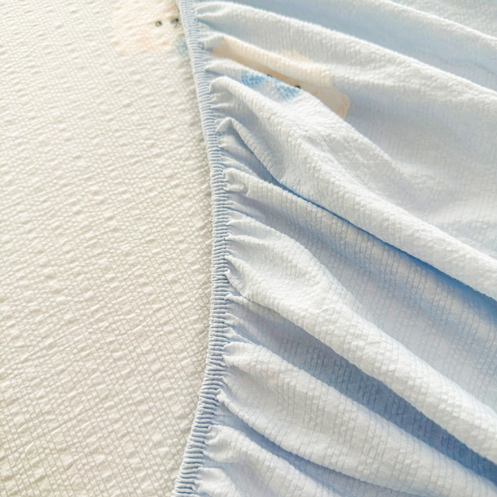 91家纺网 家纺一手货源 找家纺 贝扬思家纺 2026新款高克重泡芙纱印花款单床笠床笠单件-浅糯 CL浅糯-蓝领结狗