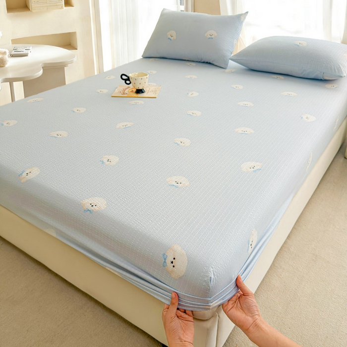 91家纺网 家纺一手货源 找家纺 贝扬思家纺 2026新款高克重泡芙纱印花款单床笠床笠单件-浅糯 CL浅糯-蓝领结狗