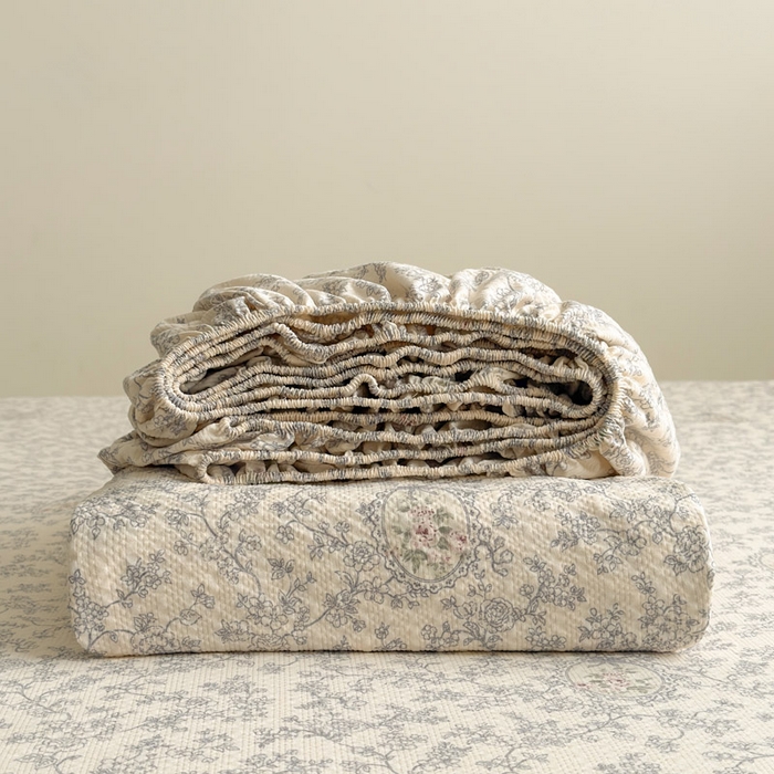 91家纺网 家纺一手货源 找家纺 贝扬思家纺 2026新款高克重泡芙纱印花款单床笠床笠单件-浅糯 CL浅糯-蕾丝花匣