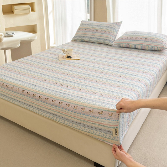 91家纺网 家纺一手货源 找家纺 贝扬思家纺 2026新款高克重泡芙纱印花款单床笠床笠单件-浅糯 CL浅糯-甜心木马卷