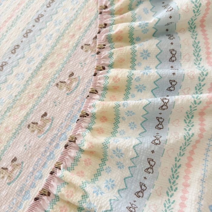 91家纺网 家纺一手货源 找家纺 贝扬思家纺 2026新款高克重泡芙纱印花款单床笠床笠单件-浅糯 CL浅糯-甜心木马卷