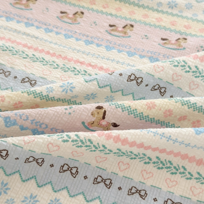 91家纺网 家纺一手货源 找家纺 贝扬思家纺 2026新款高克重泡芙纱印花款单床笠床笠单件-浅糯 CL浅糯-甜心木马卷