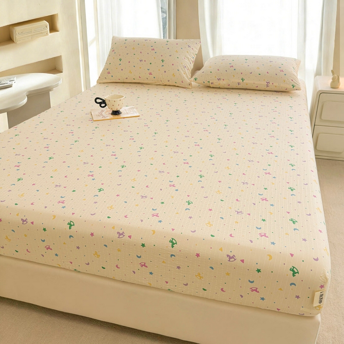 91家纺网 家纺一手货源 找家纺 贝扬思家纺 2026新款高克重泡芙纱印花款单床笠床笠单件-浅糯 CL浅糯-摇摇木马