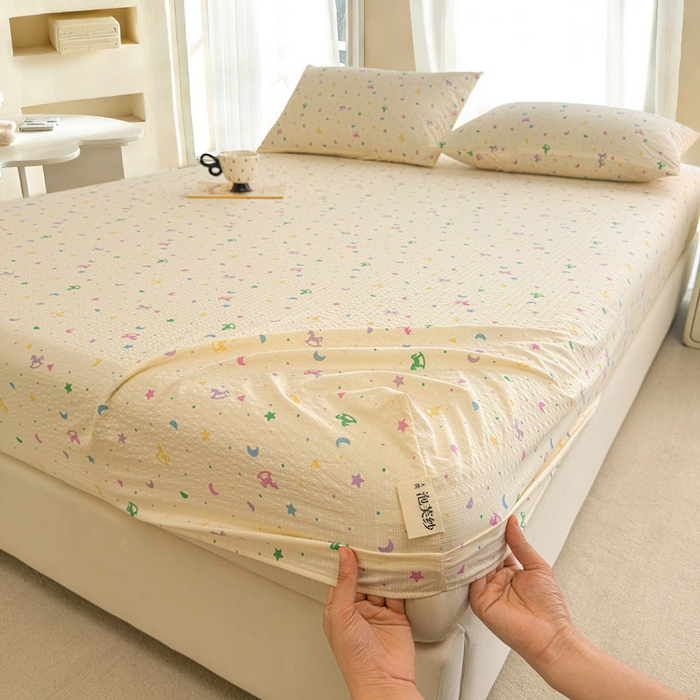 91家纺网 家纺一手货源 找家纺 贝扬思家纺 2026新款高克重泡芙纱印花款单床笠床笠单件-浅糯 CL浅糯-摇摇木马