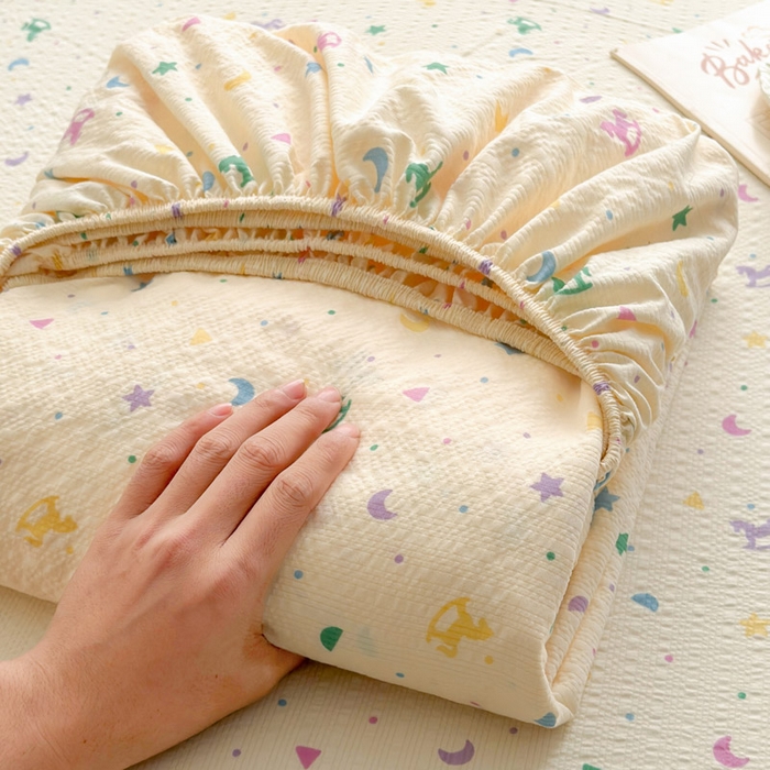 91家纺网 家纺一手货源 找家纺 贝扬思家纺 2026新款高克重泡芙纱印花款单床笠床笠单件-浅糯 CL浅糯-摇摇木马